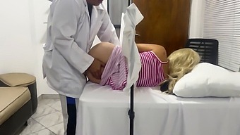 Un Ginecólogo Pervertido Seduce Y Graba A Una Hermosa Esposa Durante El Examen. ¡mira Cómo Se Divierten Juntos!