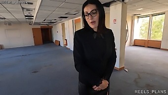 Hot Real Estate Agent Cheats On Boyfriend And Gets Anal Fucked By Fake Client In Hotel